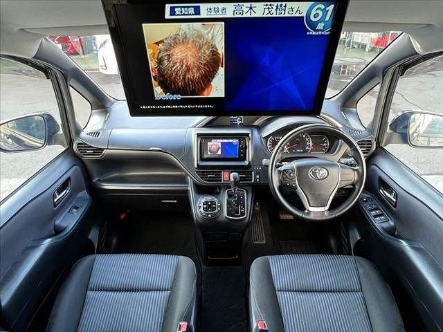 TOYOTA VOXY 2015 Image 31