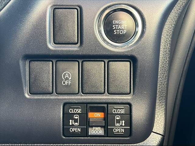 TOYOTA VOXY 2015 Image 31