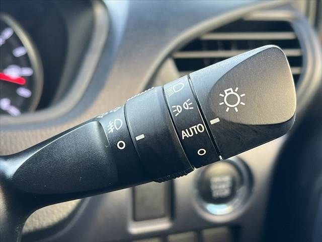 TOYOTA VOXY 2015 Image 31