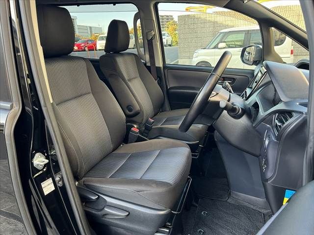 TOYOTA VOXY 2015 Image 31