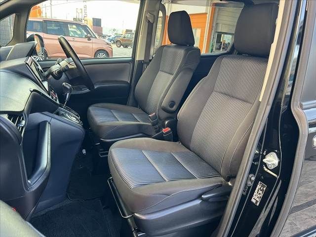 TOYOTA VOXY 2015 Image 31