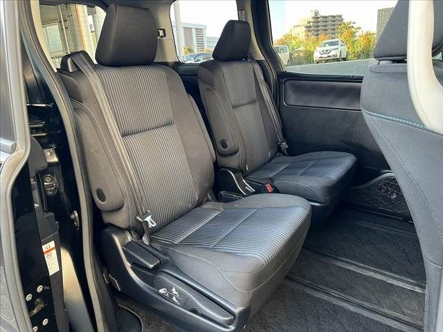 TOYOTA VOXY 2015 Image 31