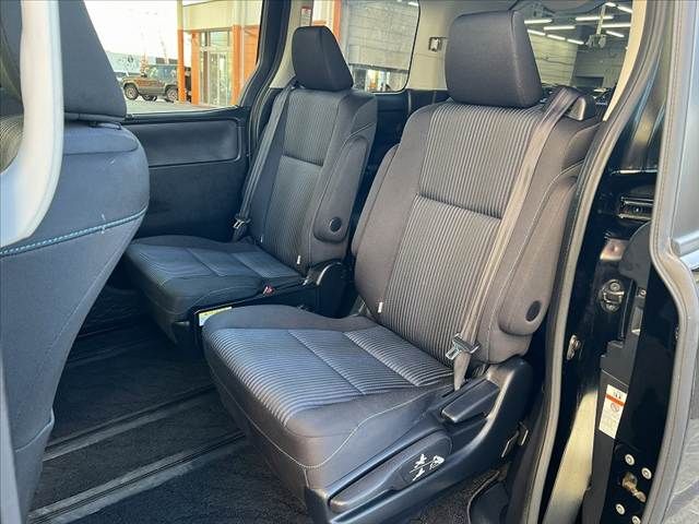 TOYOTA VOXY 2015 Image 31