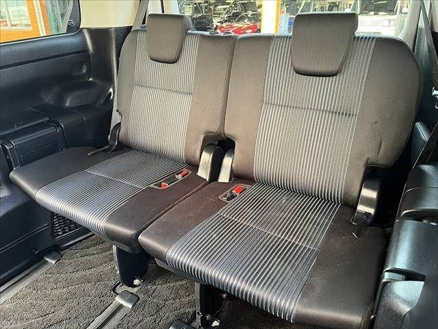 TOYOTA VOXY 2015 Image 31