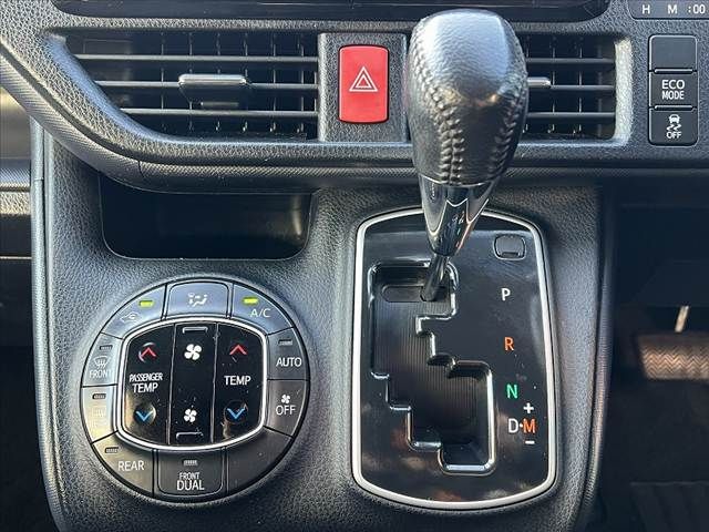 TOYOTA VOXY 2015 Image 31