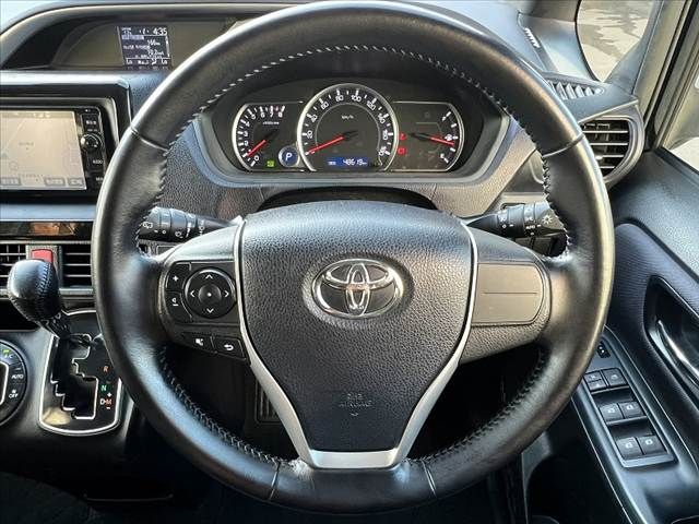TOYOTA VOXY 2015 Image 31