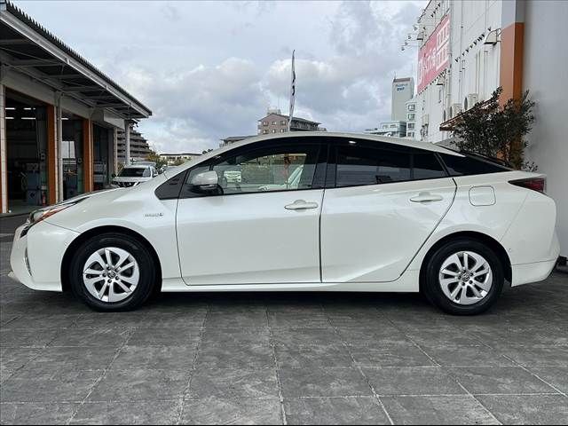TOYOTA PRIUS 2018 Image 31