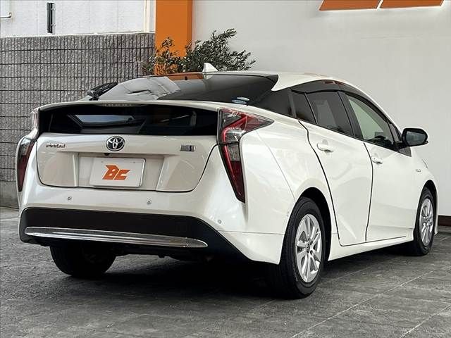TOYOTA PRIUS 2018 Image 31