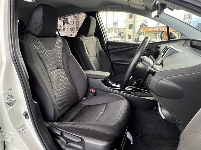 TOYOTA PRIUS 2018 Image 31