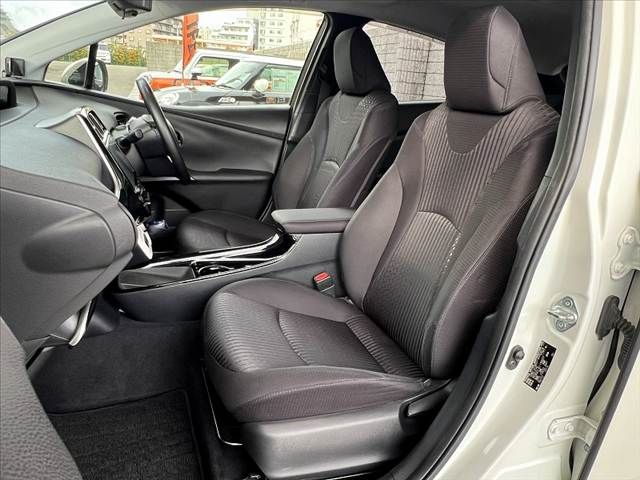 TOYOTA PRIUS 2018 Image 31