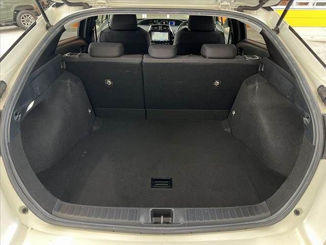 TOYOTA PRIUS 2018 Image 31