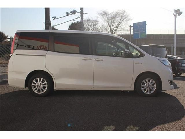 TOYOTA NOAH HYBRID 2017 Image 31