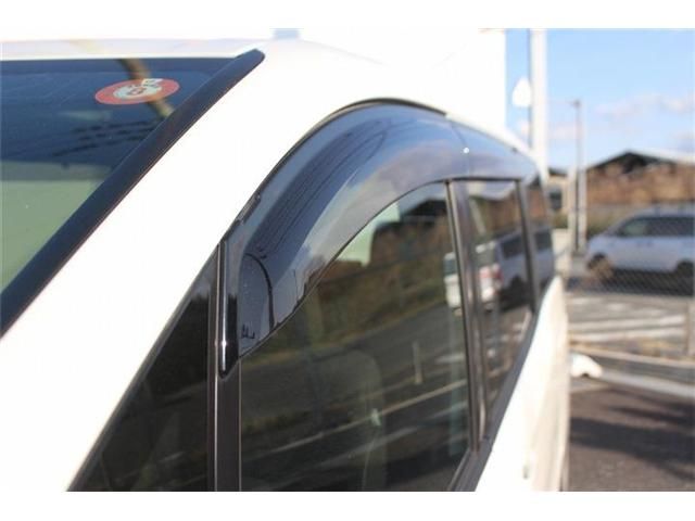 TOYOTA NOAH HYBRID 2017 Image 31