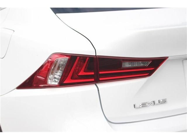 TOYOTA LEXUS IS300H 2013 Image 31
