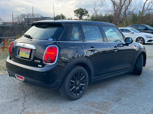 BMW MINI COOPER 5DOOR 2019 Image 31