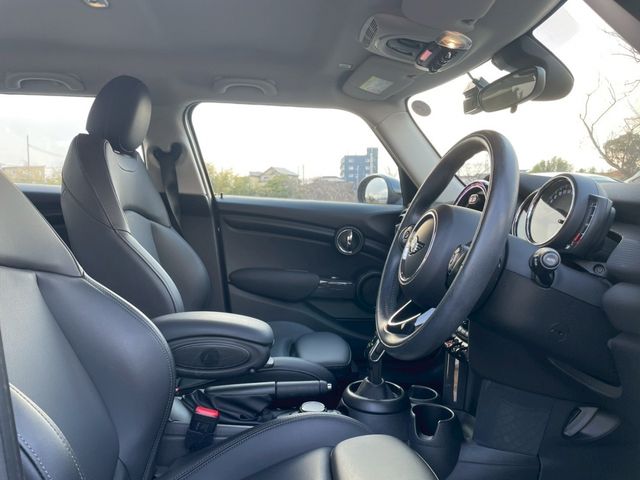 BMW MINI COOPER 5DOOR 2019 Image 31