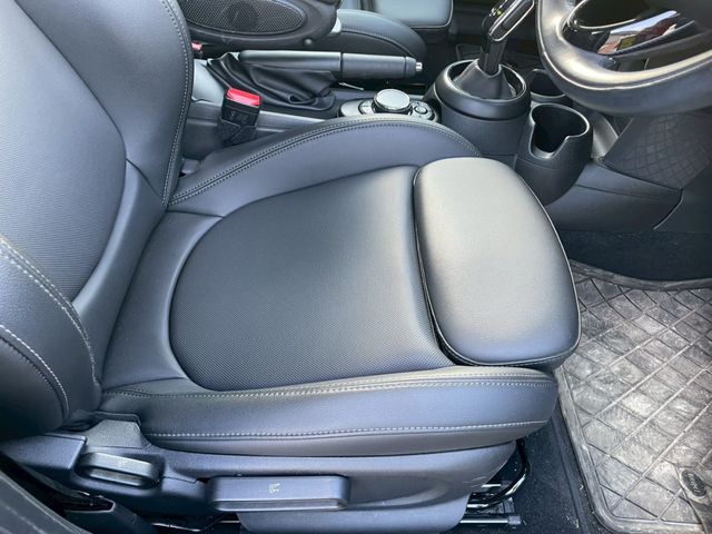 BMW MINI COOPER 5DOOR 2019 Image 31