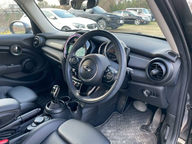 BMW MINI COOPER 5DOOR 2019 Image 31