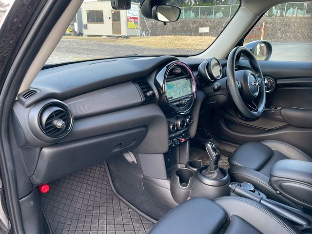 BMW MINI COOPER 5DOOR 2019 Image 31