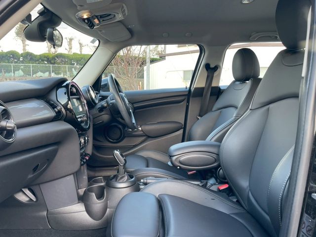 BMW MINI COOPER 5DOOR 2019 Image 31