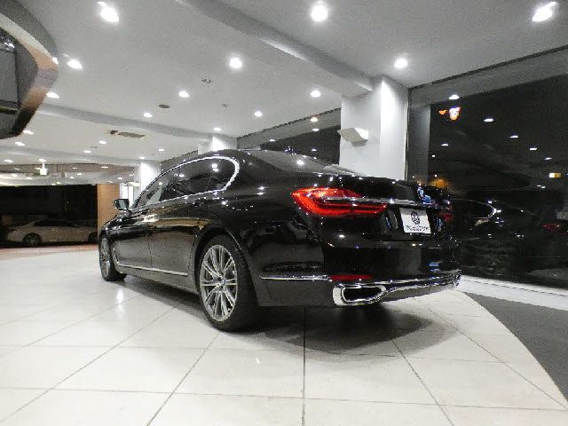 BMW 7SERIES 2016 Image 31