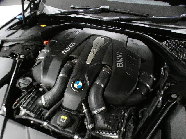 BMW 7SERIES 2016 Image 31