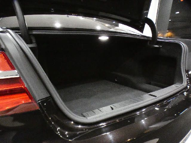 BMW 7SERIES 2016 Image 31