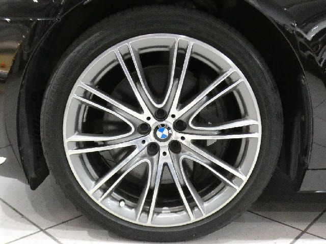 BMW 7SERIES 2016 Image 31