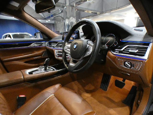 BMW 7SERIES 2016 Image 31