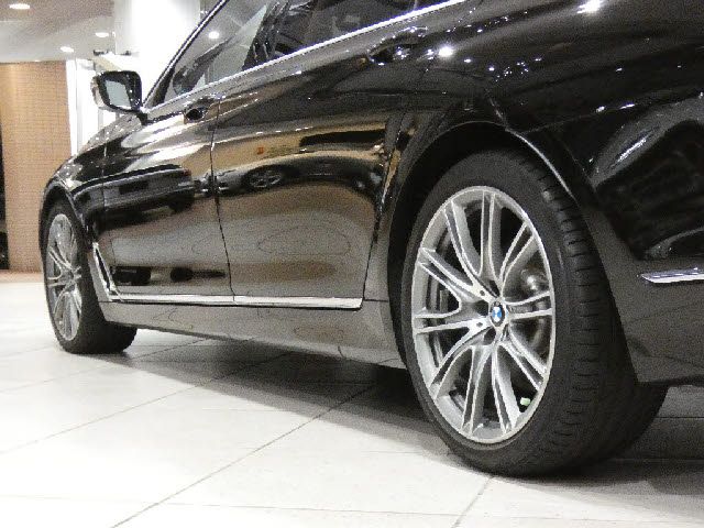 BMW 7SERIES 2016 Image 31