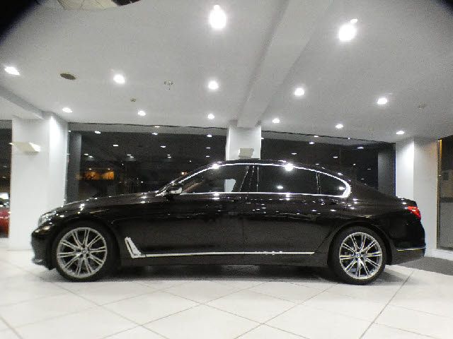 BMW 7SERIES 2016 Image 31