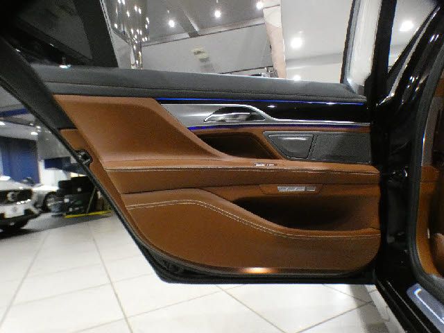 BMW 7SERIES 2016 Image 31