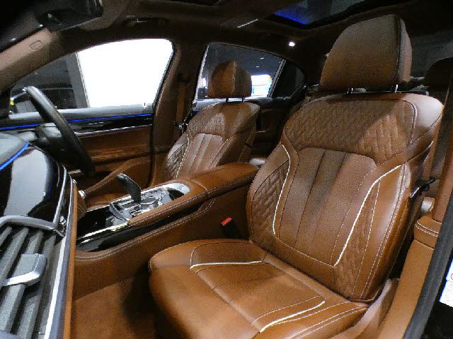 BMW 7SERIES 2016 Image 31