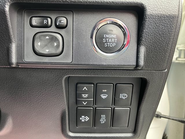 TOYOTA LANDCRUISER PRADO 2016 Image 31