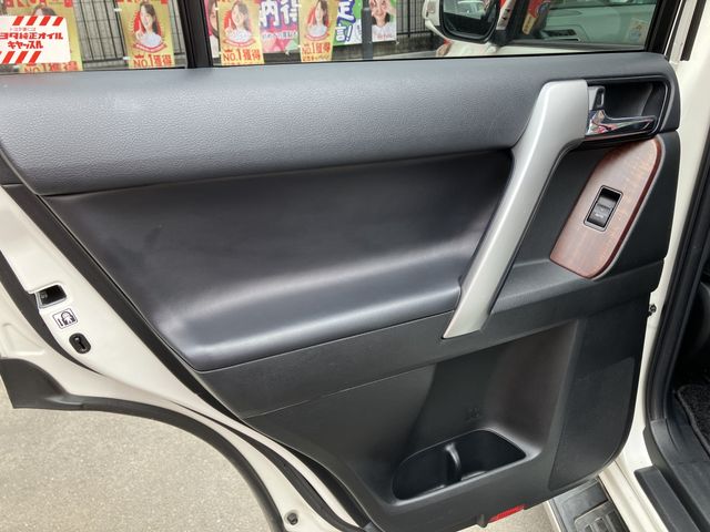 TOYOTA LANDCRUISER PRADO 2016 Image 31