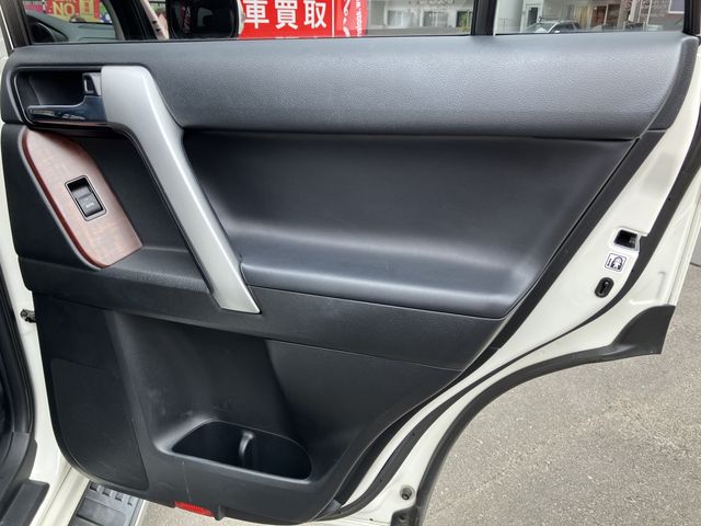 TOYOTA LANDCRUISER PRADO 2016 Image 31