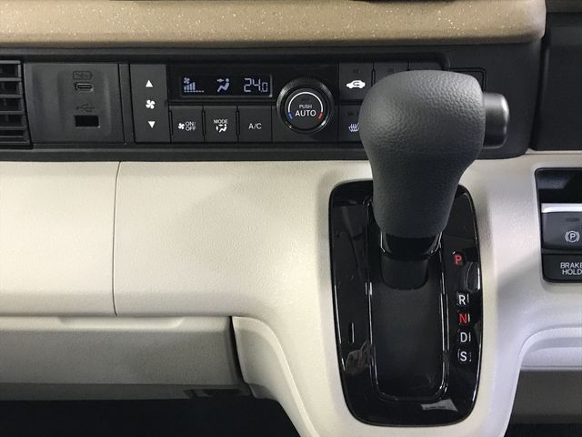 HONDA N BOX 2025 Image 31