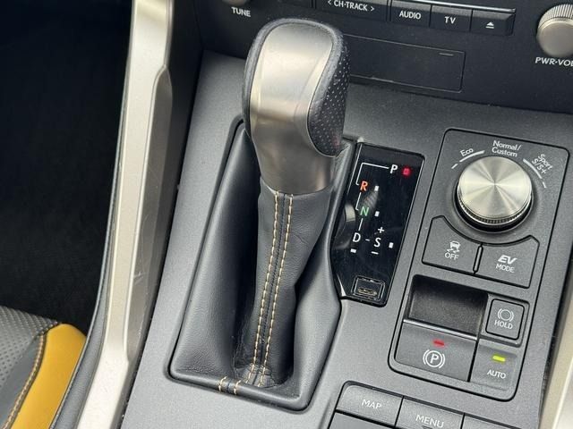 TOYOTA LEXUS NX300H AWD 2019 Image 31