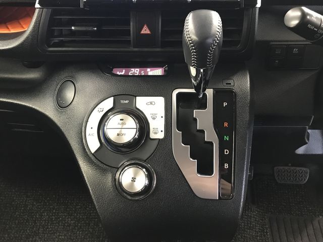 TOYOTA SIENTA HYBRID 2021 Image 31