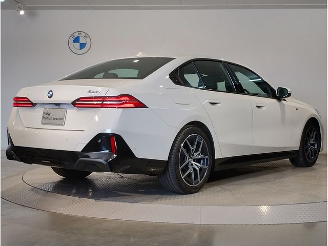 BMW 5SERIES SEDAN 2024 Image 31
