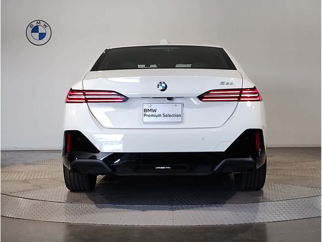 BMW 5SERIES SEDAN 2024 Image 31