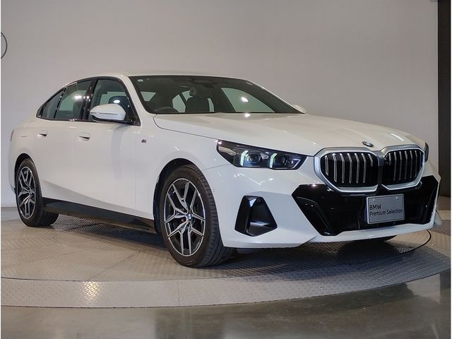 BMW 5SERIES SEDAN 2024 Image 31