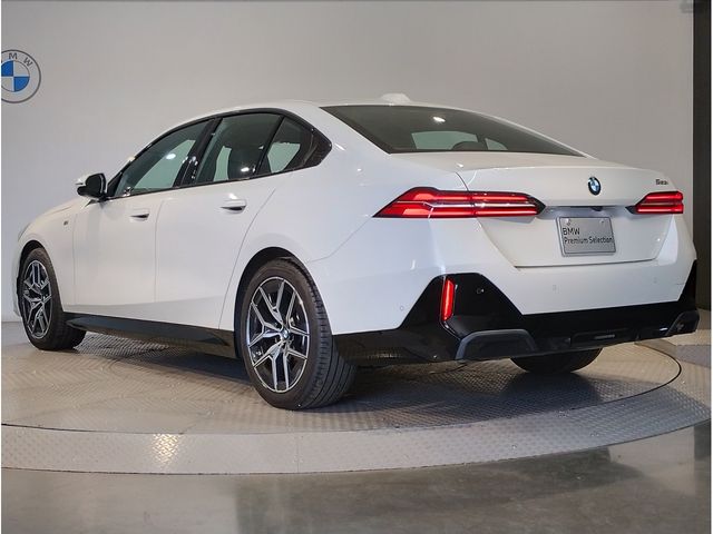 BMW 5SERIES SEDAN 2024 Image 31