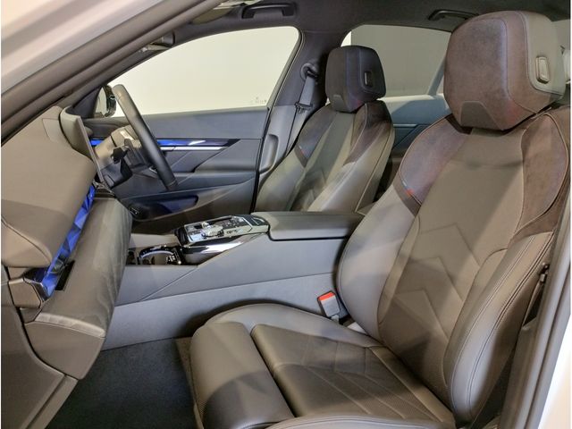 BMW 5SERIES SEDAN 2024 Image 31