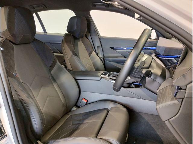 BMW 5SERIES SEDAN 2024 Image 31