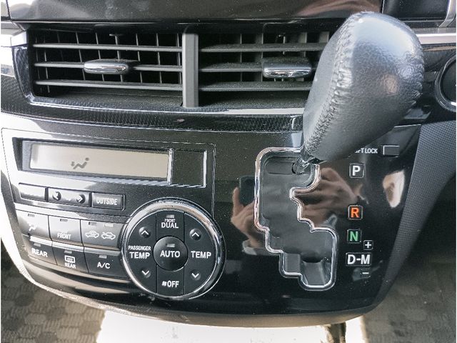 TOYOTA ESTIMA 2013 Image 31