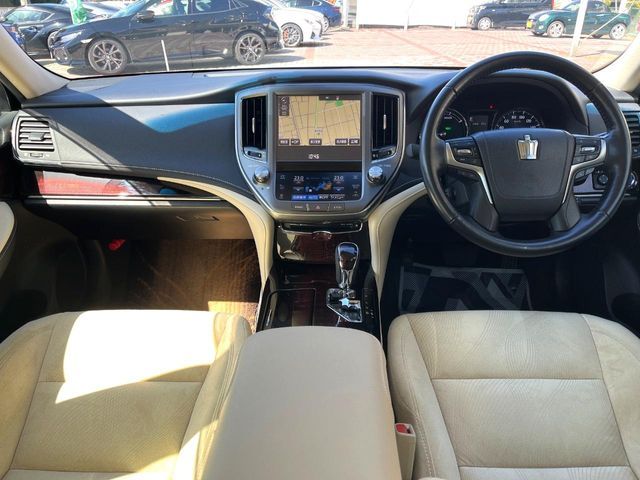 TOYOTA CROWN SEDAN HYBRID 2018 Image 31