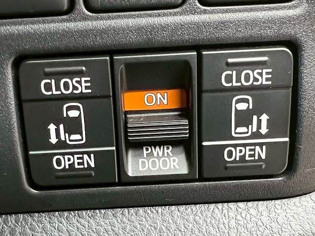 TOYOTA VOXY HYBRID 2019 Image 31