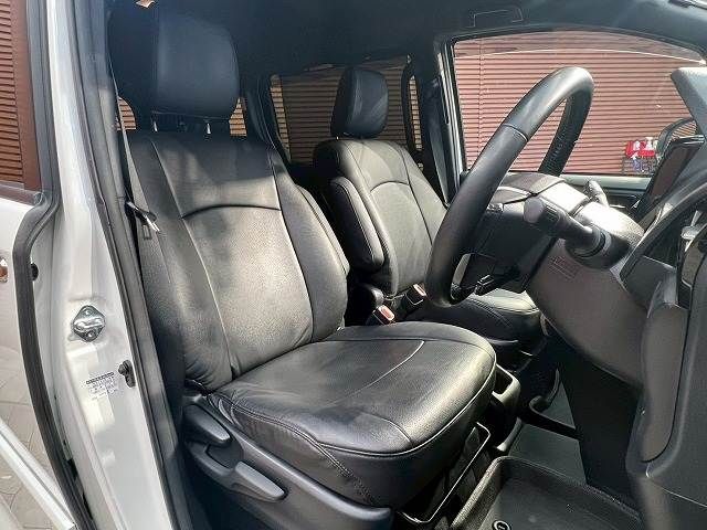 TOYOTA VOXY HYBRID 2019 Image 31