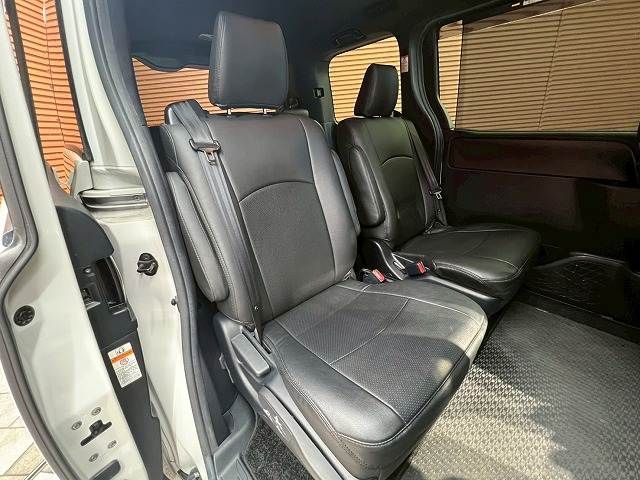 TOYOTA VOXY HYBRID 2019 Image 31